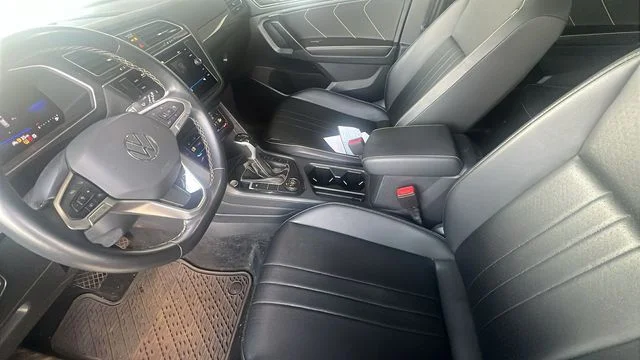 Used 2024 Silver Volkswagen 2.0T SE image 25