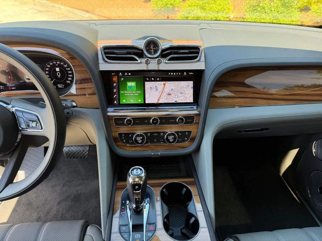 Used 2025 Gravity Gray Bentley Azure image 5