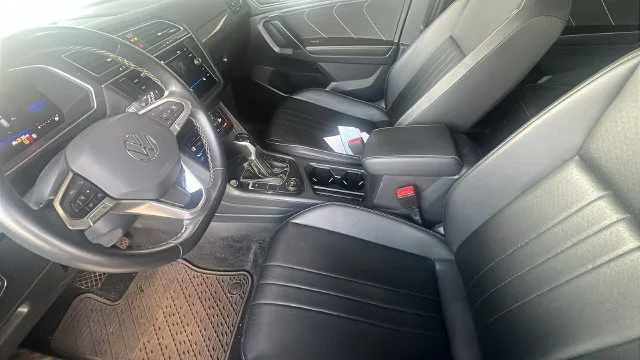 Used 2024 Silver Volkswagen 2.0T SE image 25