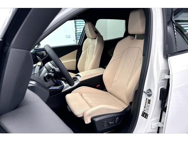 New 2026 Alpine White BMW 30 xDrive image 28