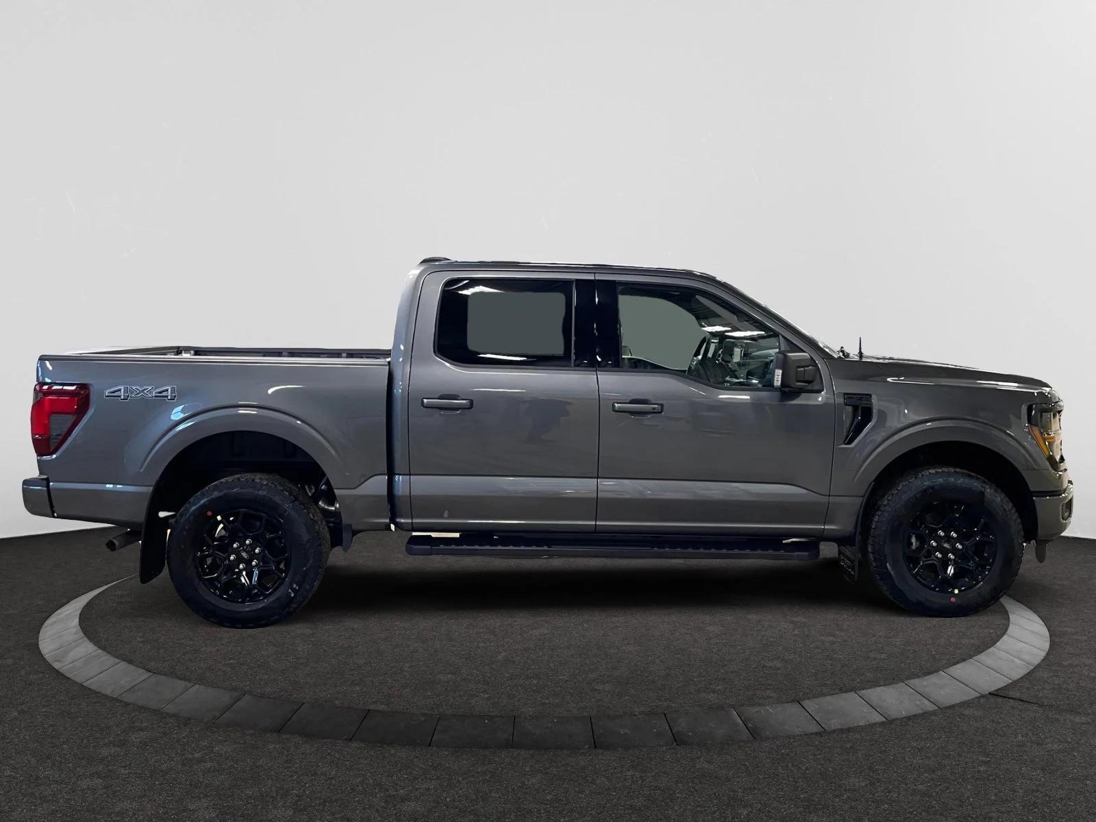 New 2026 CARBONIZED GREY METALLIC Ford XLT image 6