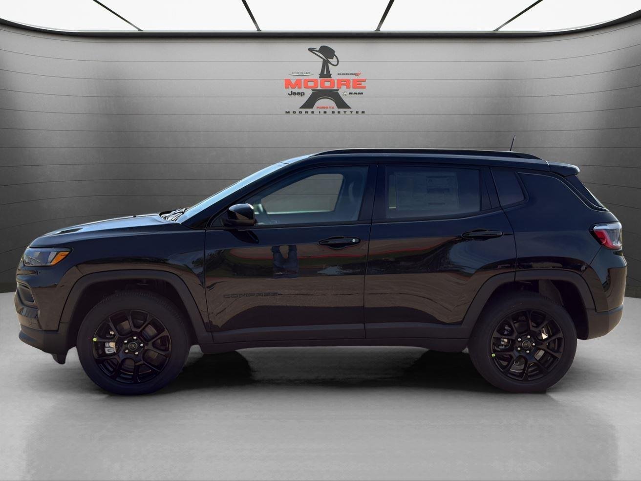 New 2026 Diamond Black Crystal Pearlcoat Jeep Latitude Altitude image 5