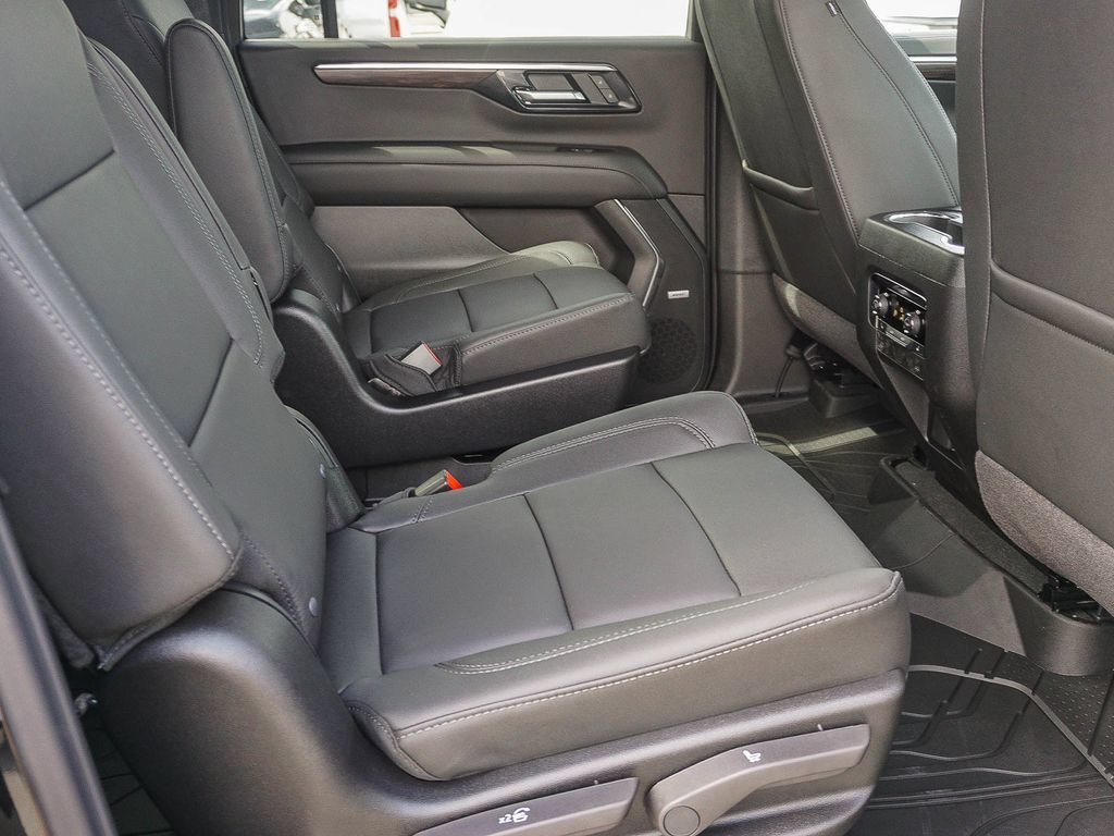 2026 Chevrolet Suburban LT - Photo 13