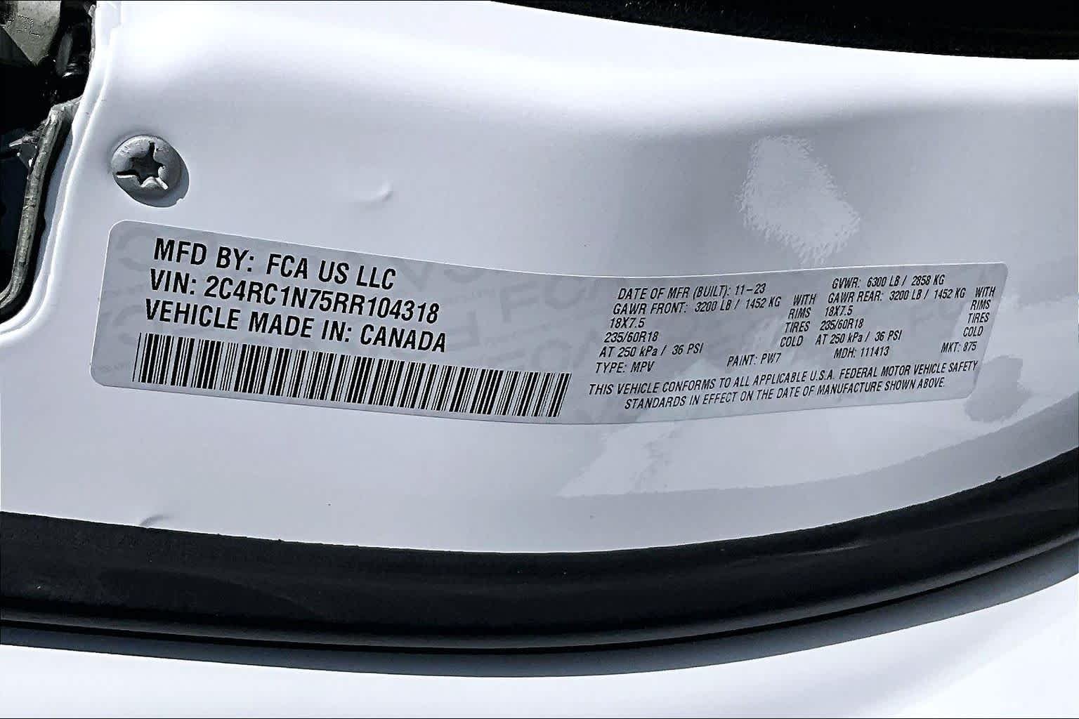 Used 2024 Bright White Clearcoat Chrysler Hybrid Pinnacle image 35