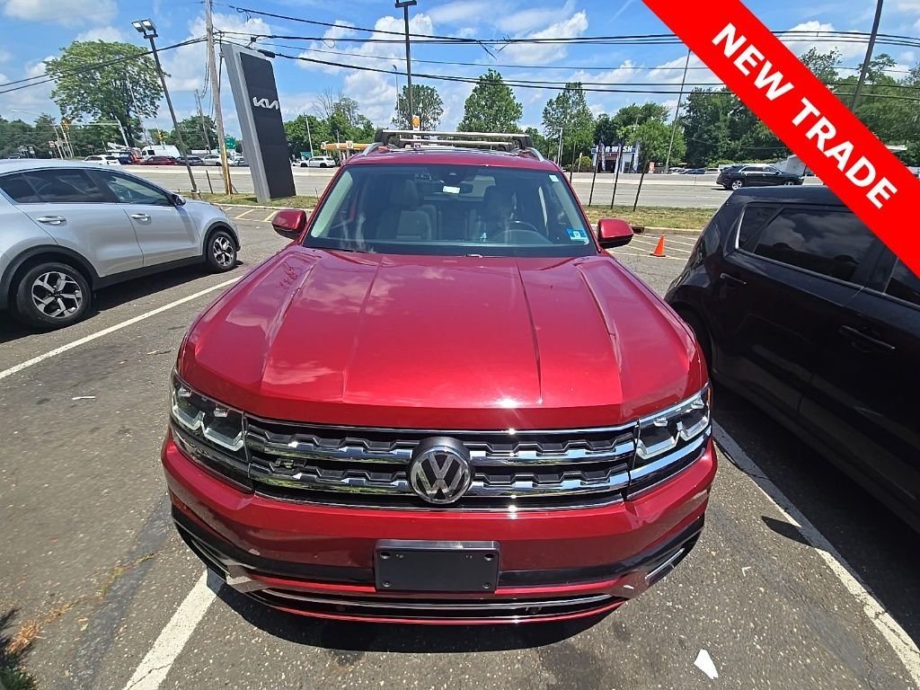 Used 2018 Red Volkswagen SEL image 1