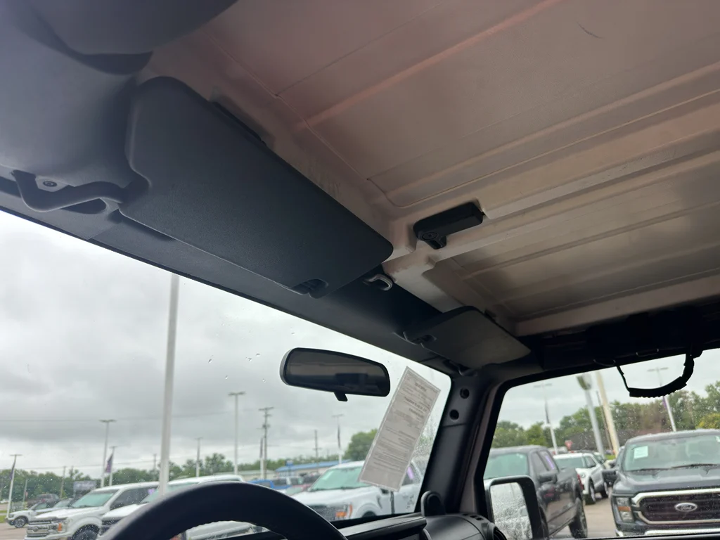 Used 2007 Bright Silver Metallic Clearcoat/Black Soft Top Jeep Sahara image 19