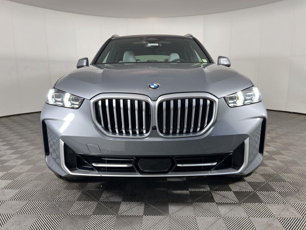New 2026 Skyscraper Grey Metallic BMW xDrive40i image 5