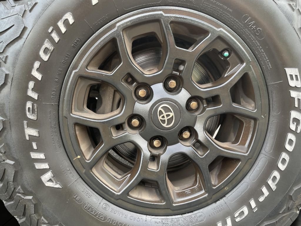 Used 2020  Toyota SR5 image 26