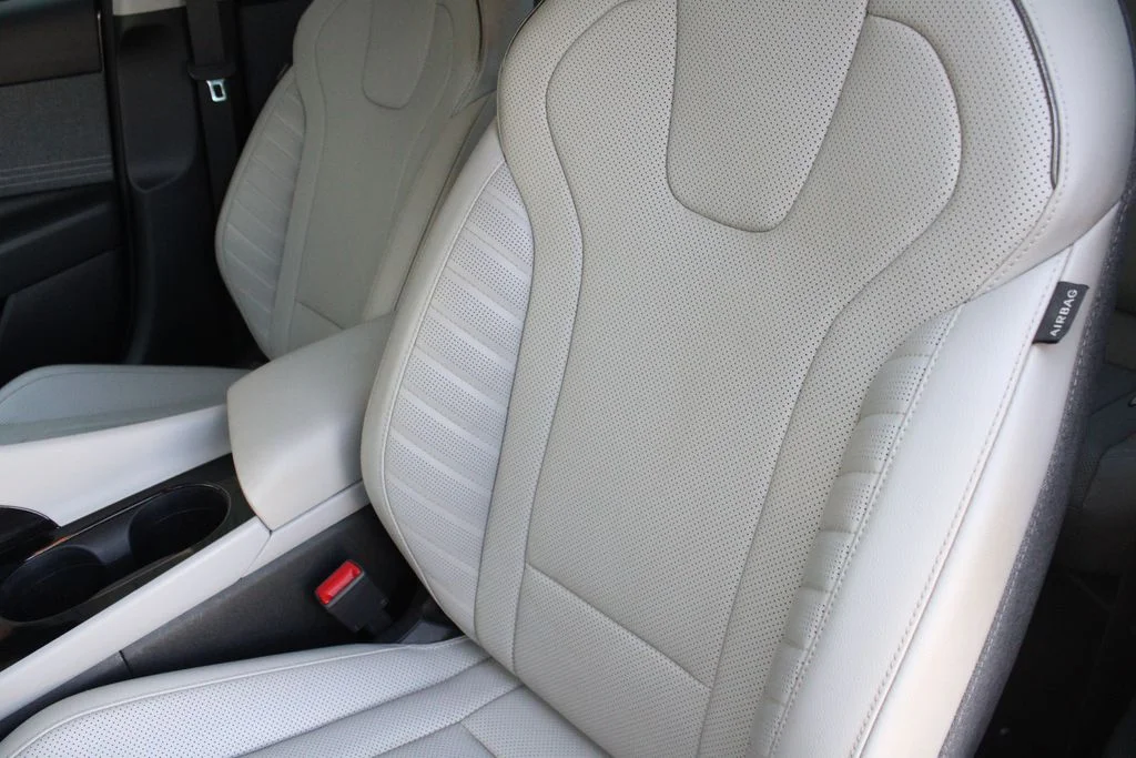 Used 2023  Hyundai Limited image 6