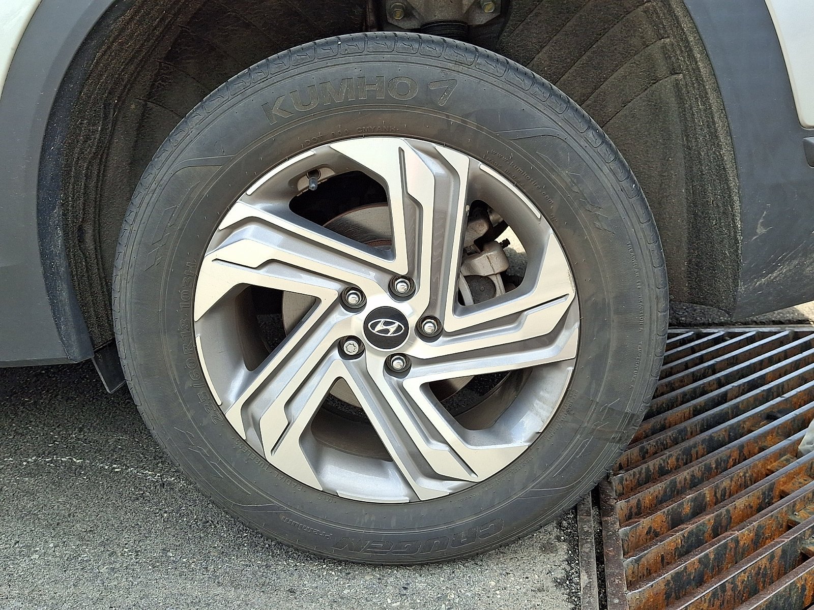 Used 2023 Shimmering Silver Hyundai SEL image 3