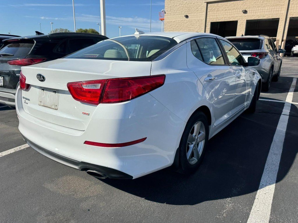 Used 2015 White Kia LX image 2