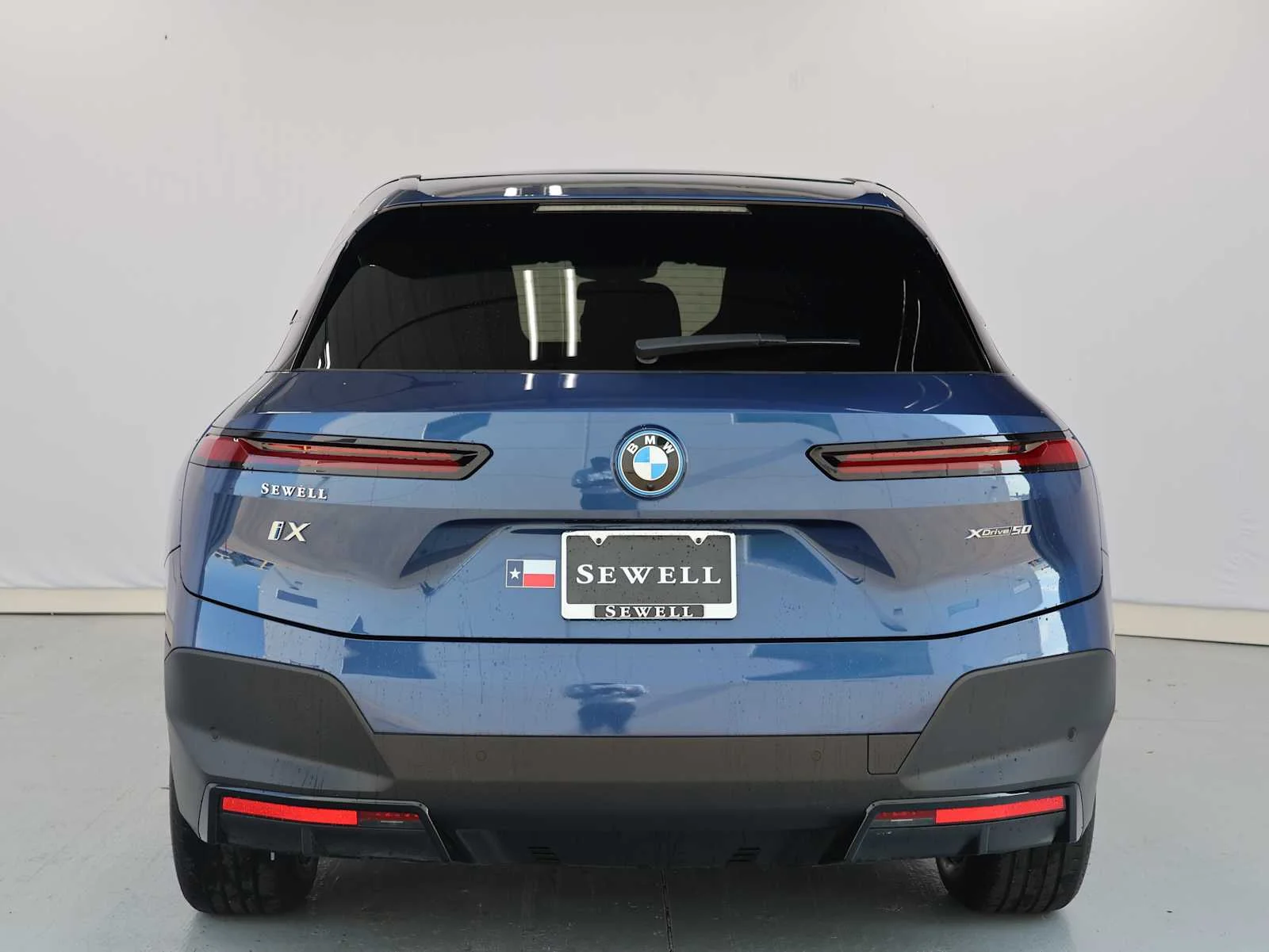 Used 2024 Phytonic Blue Metallic BMW xDrive50 image 8