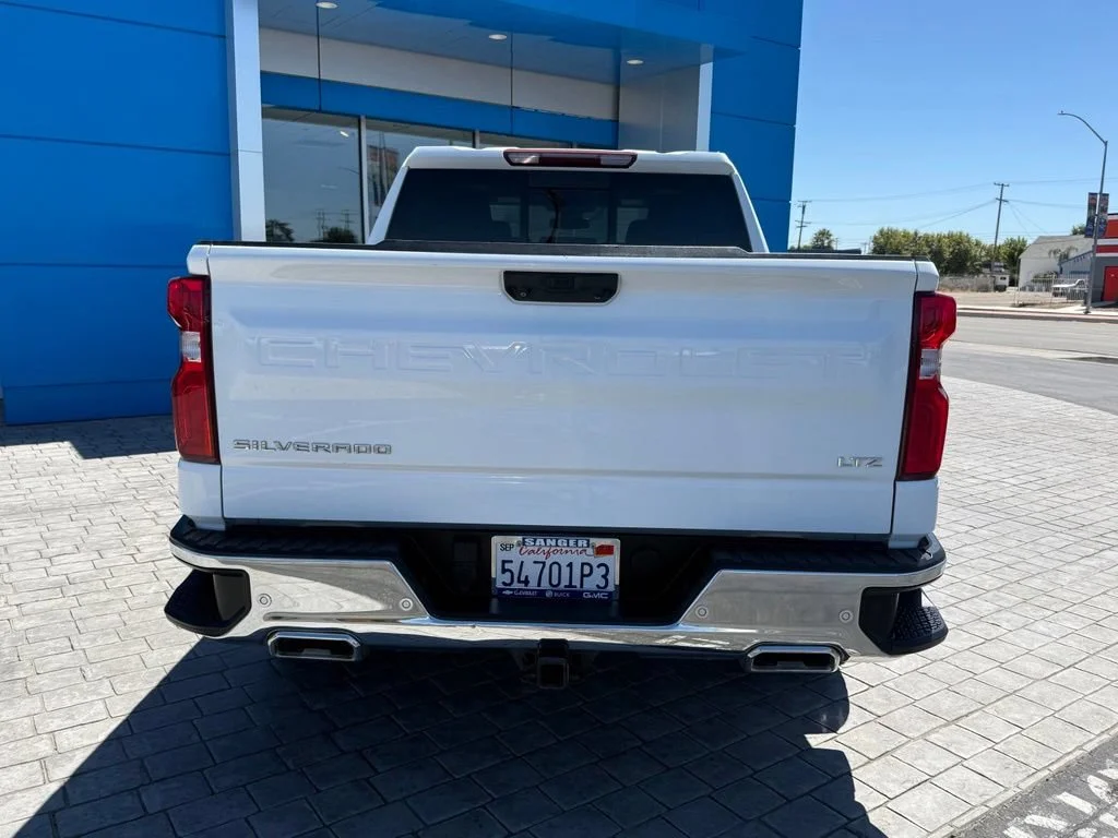 Used 2022 Summit White Chevrolet LTZ image 9