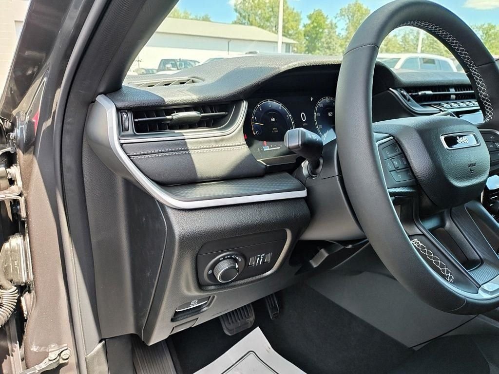 New 2026 Baltic Gray Metallic Clearcoat Jeep Altitude image 21