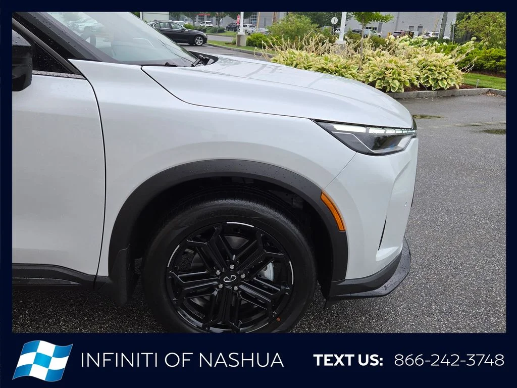 New 2027 2T RAD WHT INFINITI Sport AWD image 15