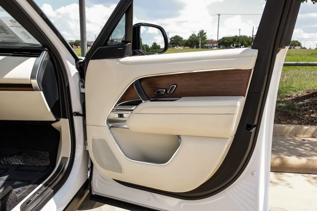 Used 2025 White Land Rover SE image 49