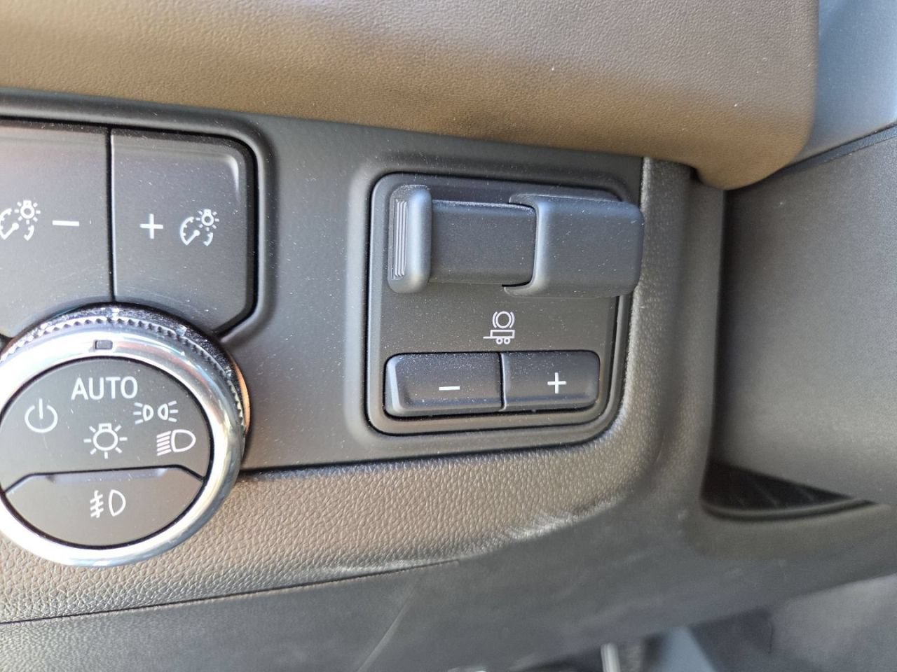 Used 2025 Downpour Metallic GMC Denali Ultimate image 10