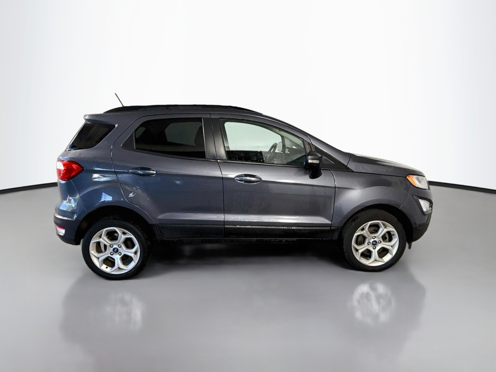 Used 2022 Smoke Metallic Ford SE image 13