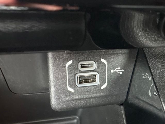 Used 2023 Silver Jeep Latitude image 14