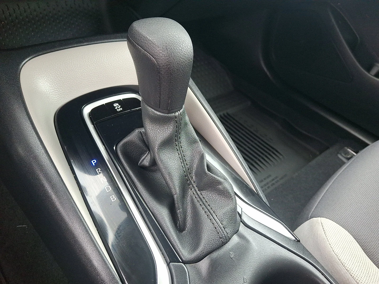 Used 2024 Midnight Black Metallic - 218 Toyota LE image 15