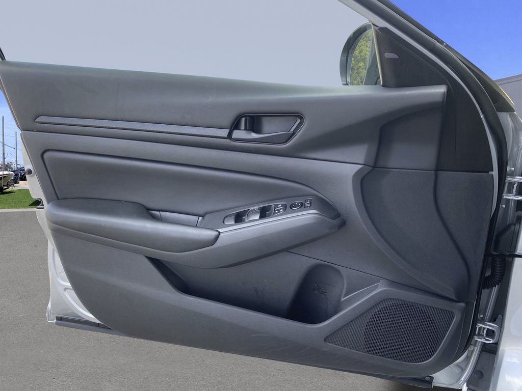 2025 Nissan Altima S - Photo 17