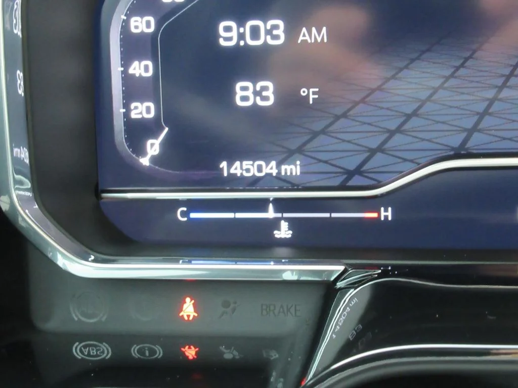 Used 2024 White GMC Elevation image 26
