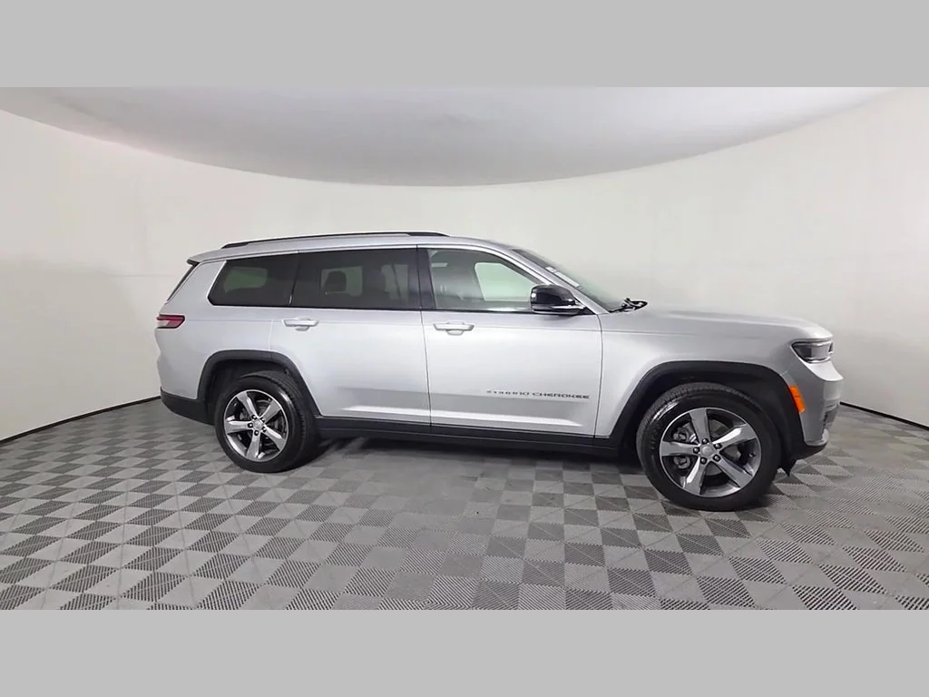 Used 2021 Silver Zynith Jeep Limited image 34