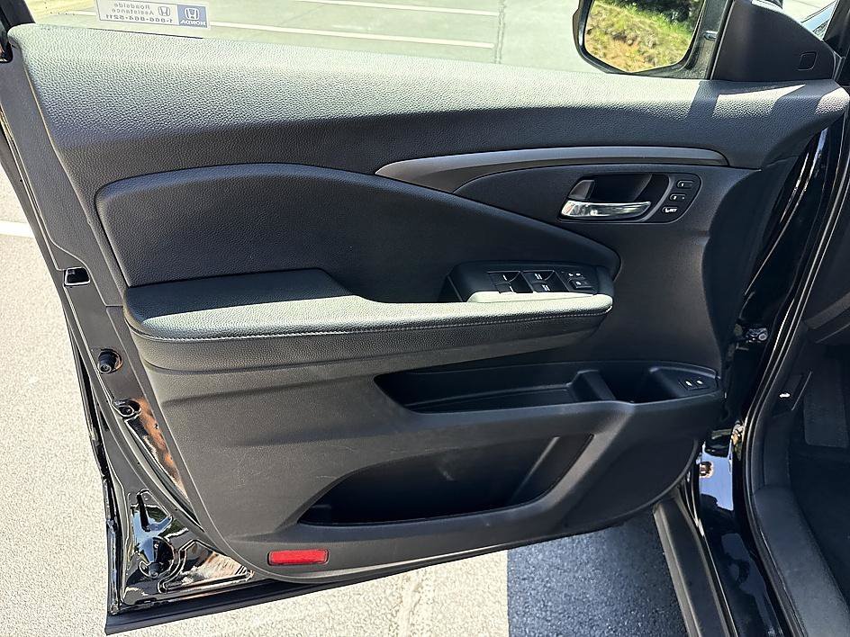 Used 2019 Crystal Black Pearl Honda EX-L image 10