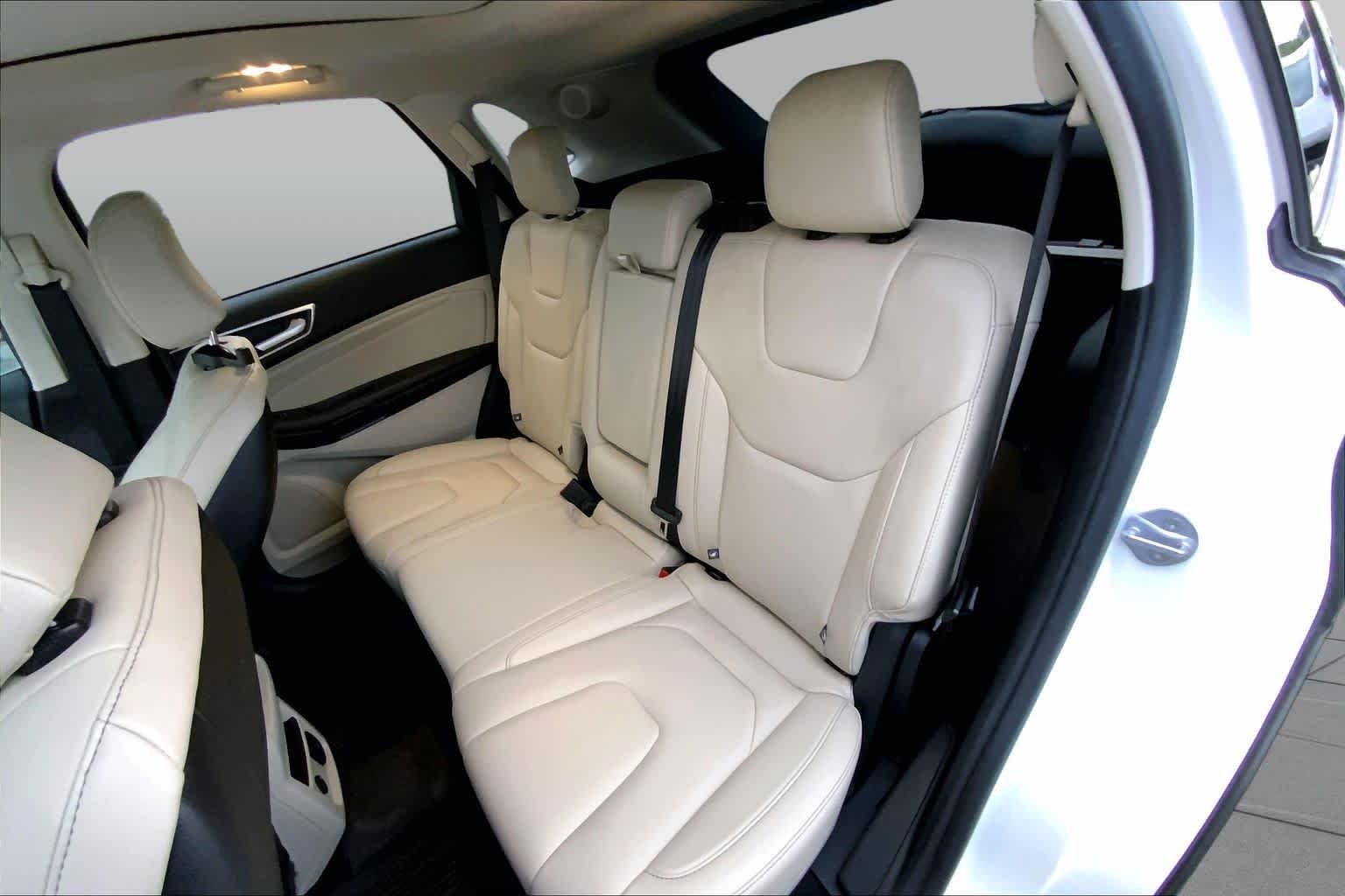 Used 2022 Star White Metallic Tri-Coat Ford Titanium image 20
