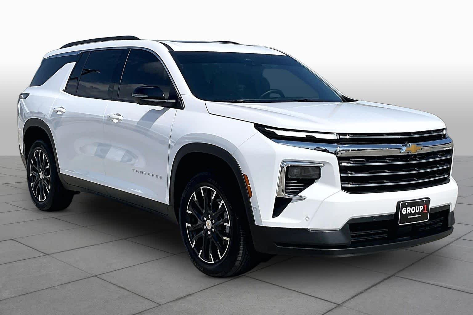 Used 2025 Summit White Chevrolet LT image 3