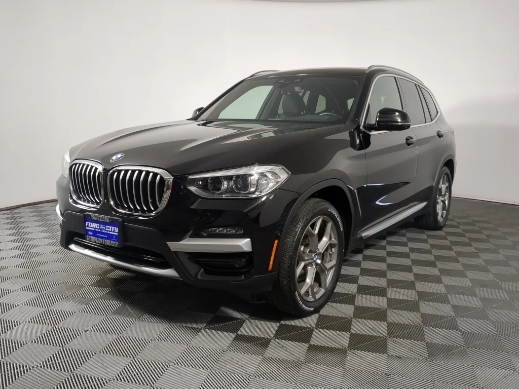 Used 2020 Black BMW xDrive30i image 4