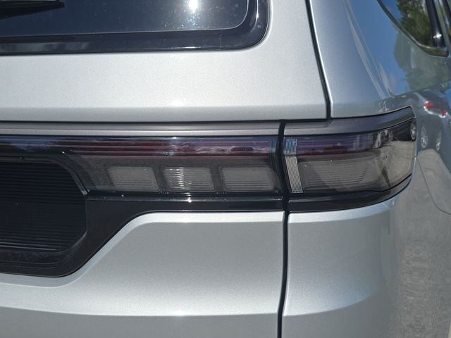 New 2026 Silver-Zynith Exterior Paint Jeep Summit Reserve image 8