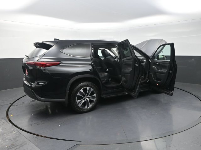 Used 2021 Black Toyota XLE image 46