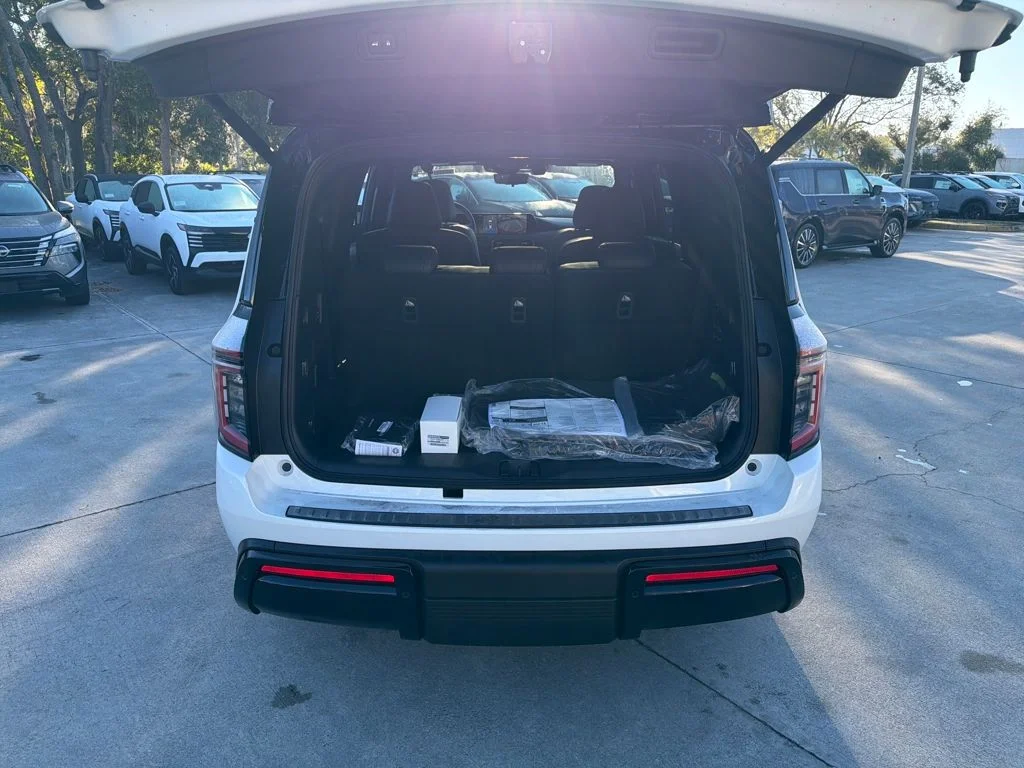 New 2026 Aspen White TriCoat / Super Black Two-tone Nissan PRO-4X® image 31