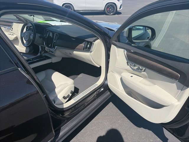 Used 2018  Volvo T6INSCRIPT image 19