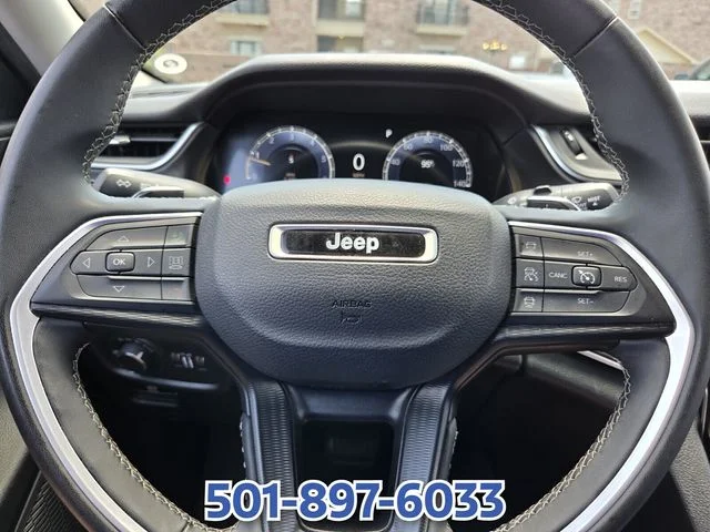 Used 2023 Silver Jeep Laredo image 22