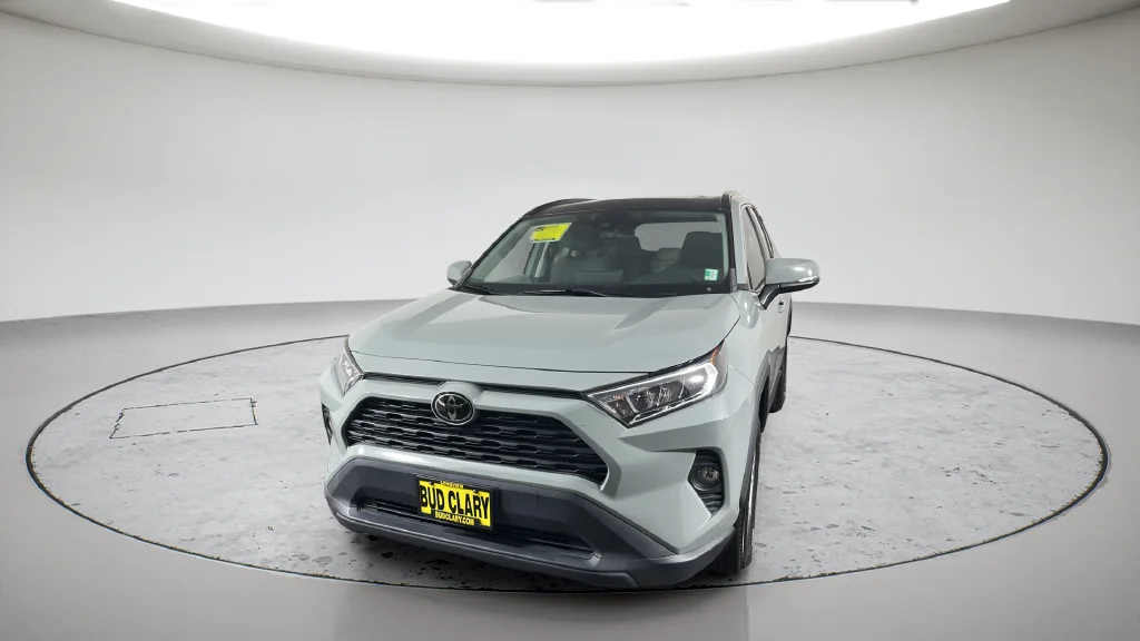 Used 2020 Green Toyota XLE image 2