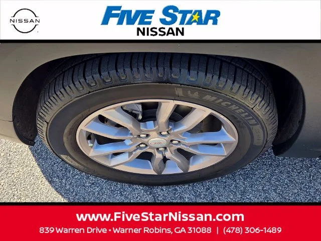 Used 2023 Silver GMC SLT image 18