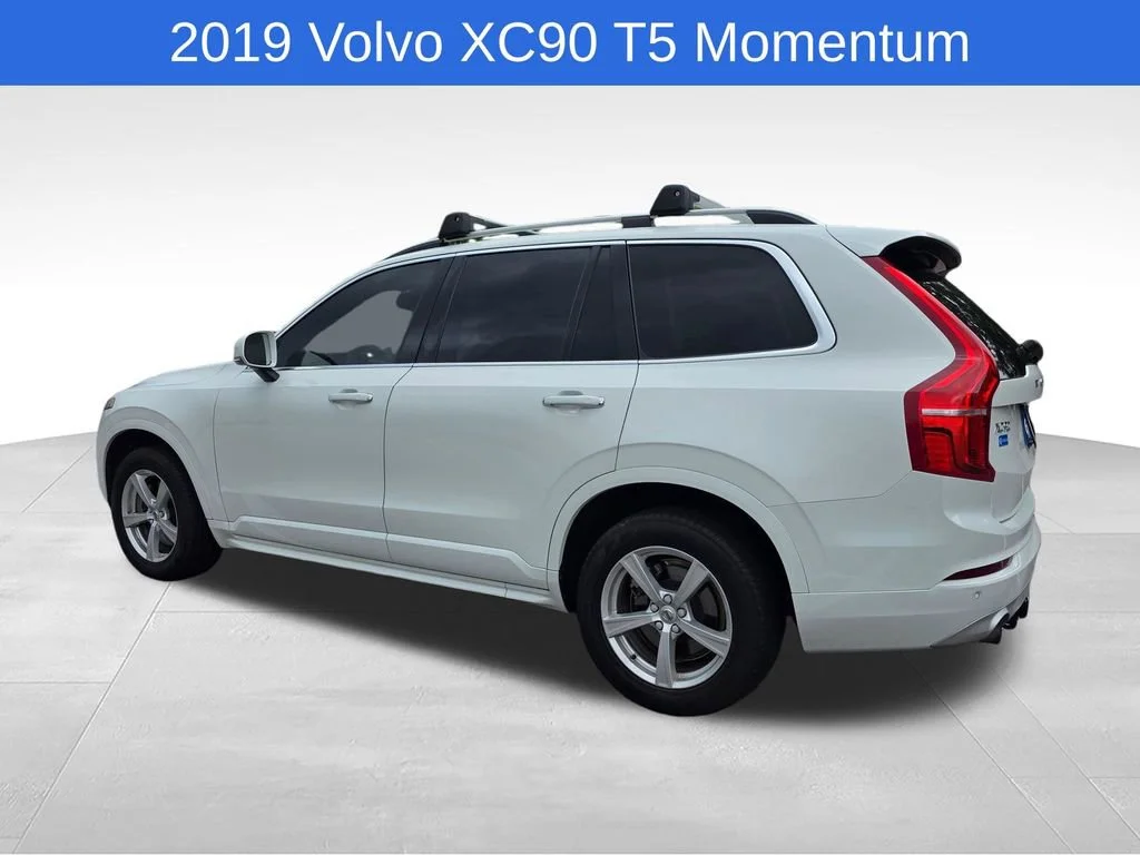 Used 2019 White Volvo T5 Momentum image 5