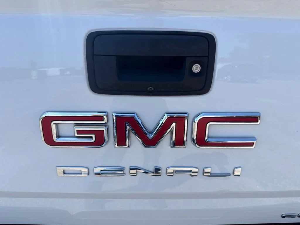 Used 2022 SUMMIT WHITE GMC 4WD Denali image 28