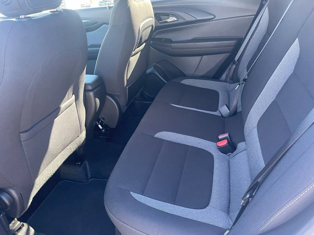 Used 2025 Summit White Chevrolet LT image 19