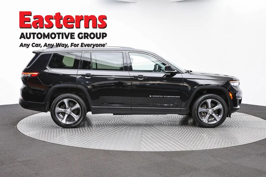 Used 2023 Black Jeep Limited image 4