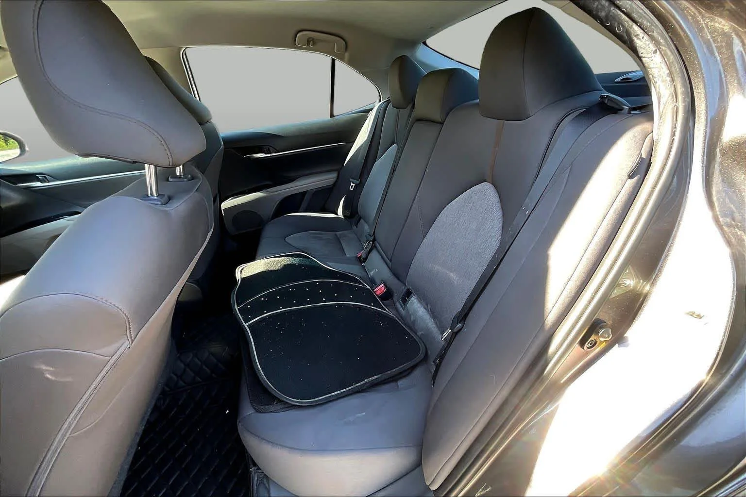 Used 2018 Predawn Gray Mica Toyota LE image 19