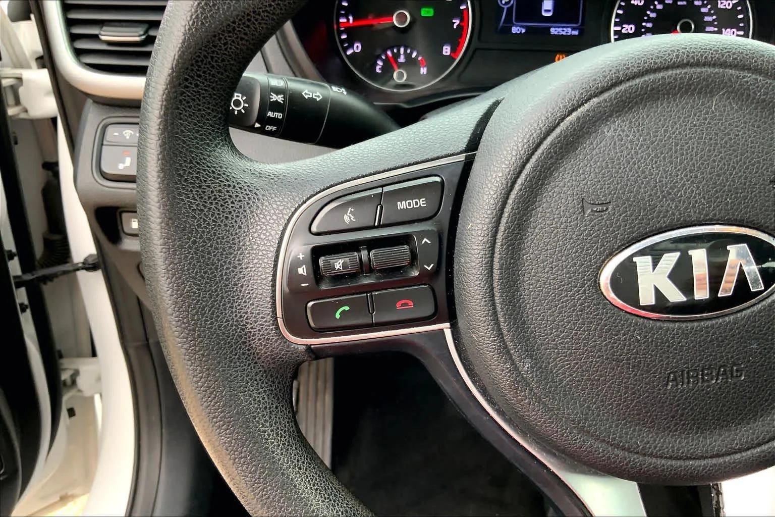 Used 2018 Snow White Pearl Kia LX image 22