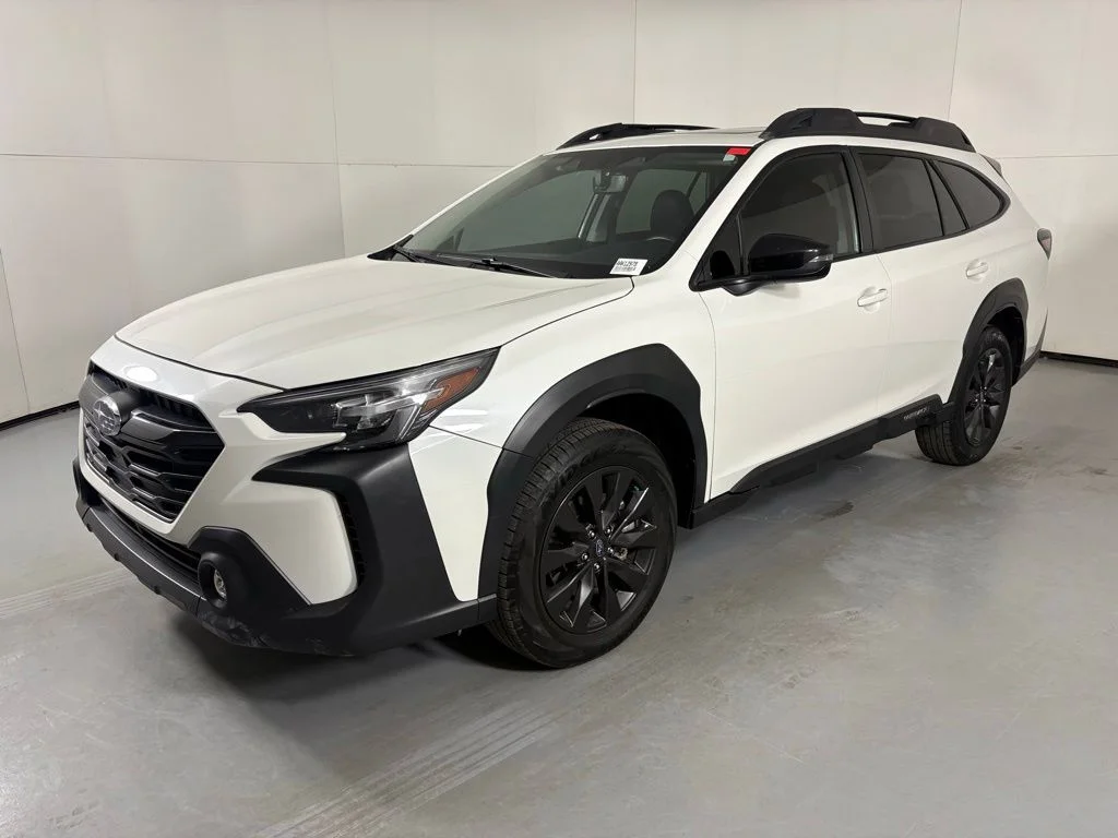 Used 2025 Crystal White Pearl Subaru Onyx Edition image 4