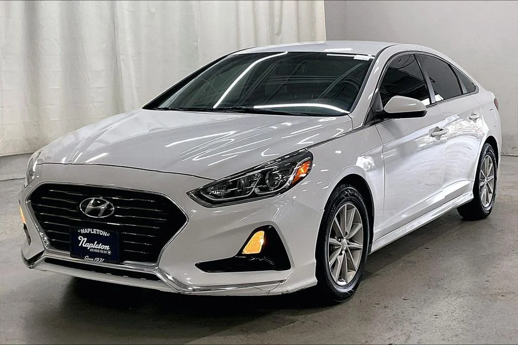 Used 2019 White Hyundai SE image 12