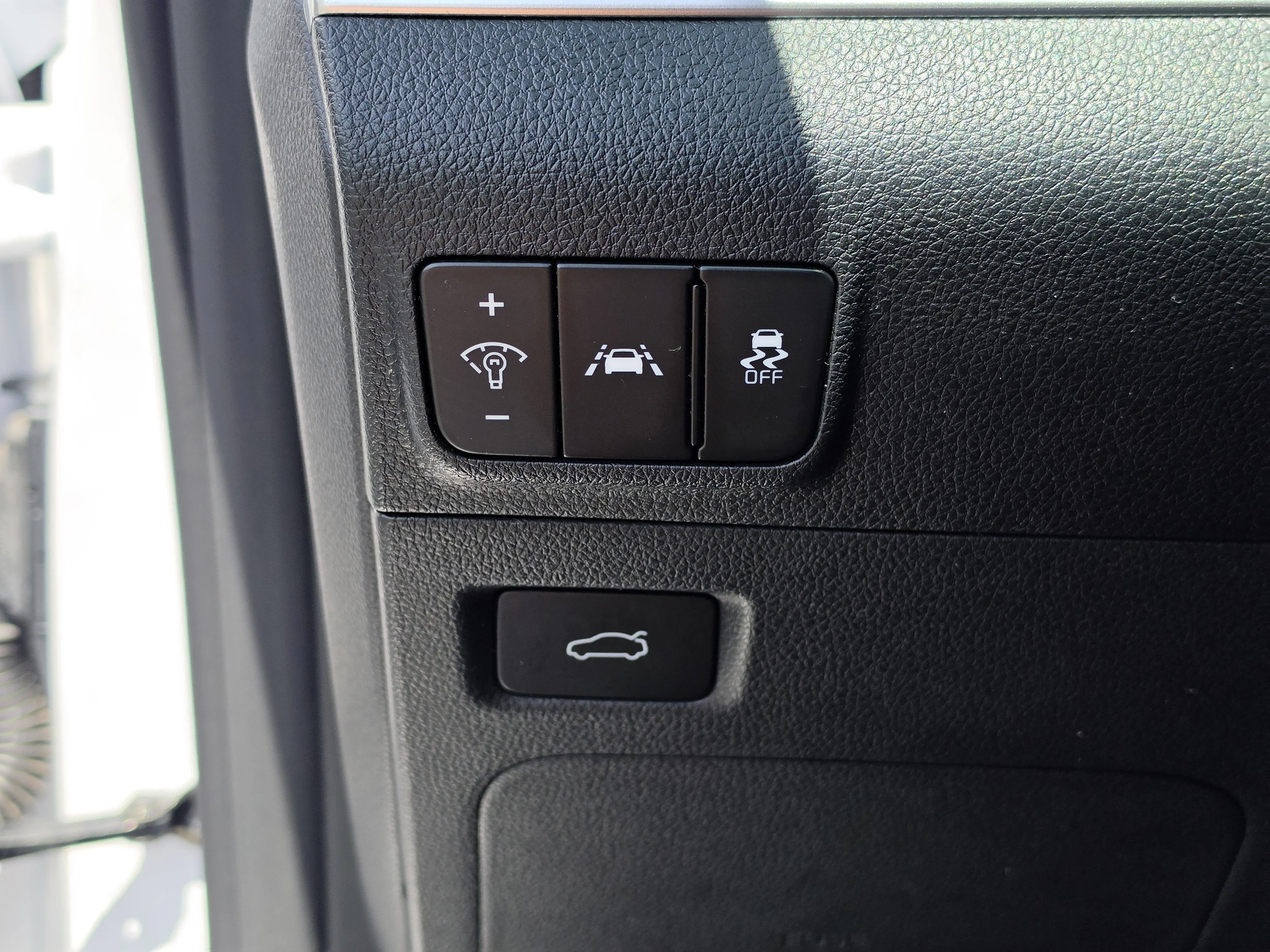 Used 2024 Glacial White Pearl Kia GT-Line image 32