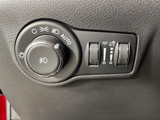 New 2026 Red Hot Pearlcoat Jeep Latitude image 25