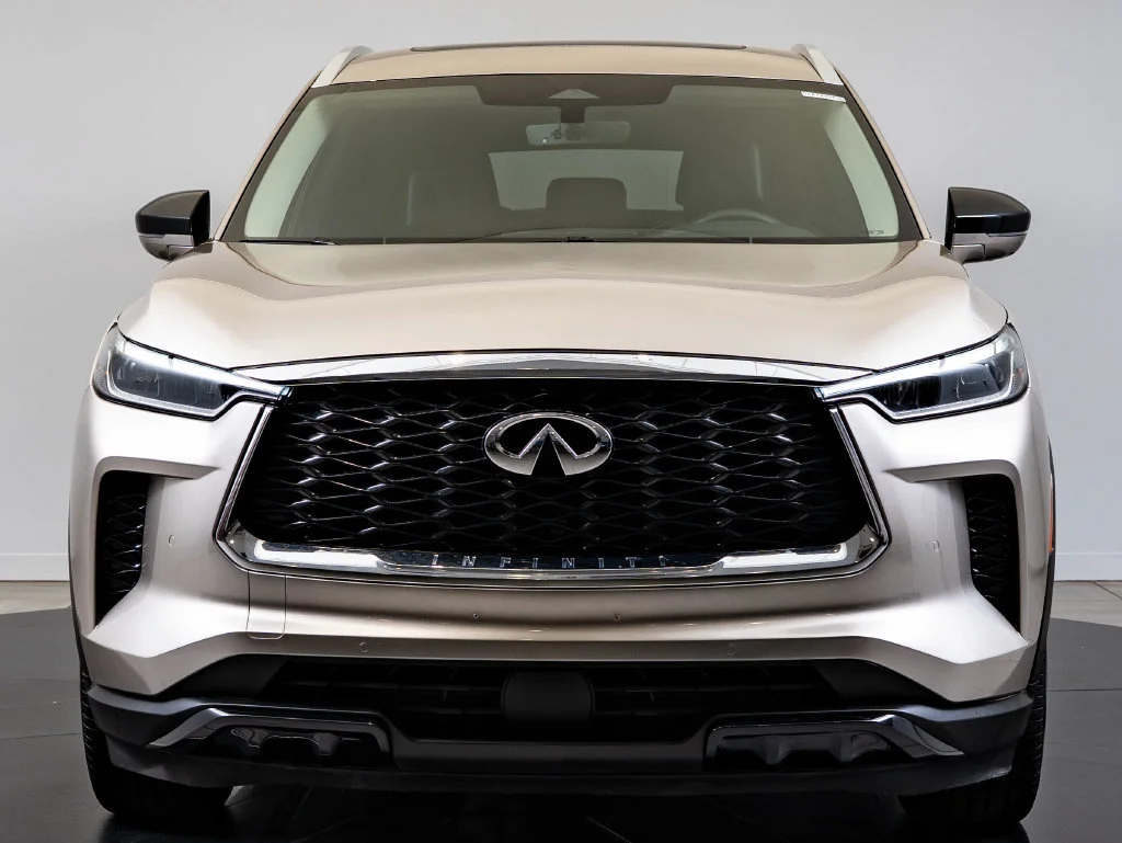 Used 2025 Warm Titanium INFINITI LUXE image 2