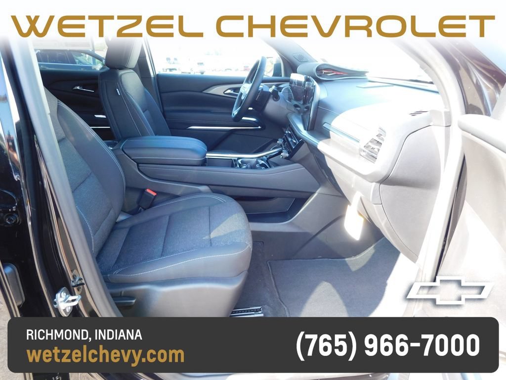 New 2027 Mosaic Black Metallic Chevrolet LT image 17